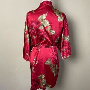 Victoria's secret red floral short robe kimono sleeves pockets satin wrap